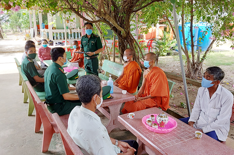 Đi từng ngõ, gõ từng nhà tuyên truyền phòng, chống dịch COVID-19 