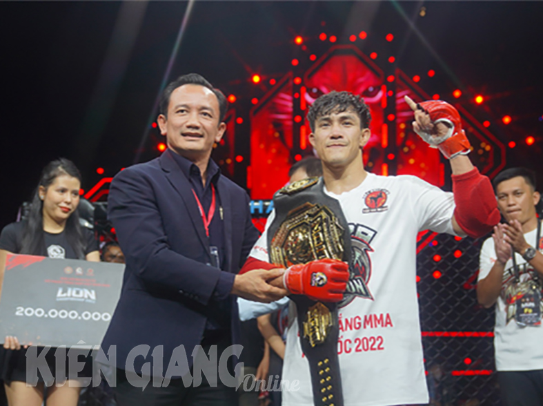 >Nguyễn Trần Duy Nhất vô địch MMA Lion Championship 2022