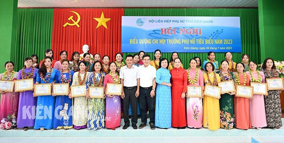 Kiên Giang biểu dương 30 chi hội trưởng phụ nữ tiêu biểu