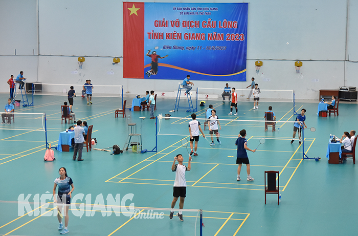 160 vận động viên tranh tài giải vô địch cầu lông tỉnh Kiên Giang