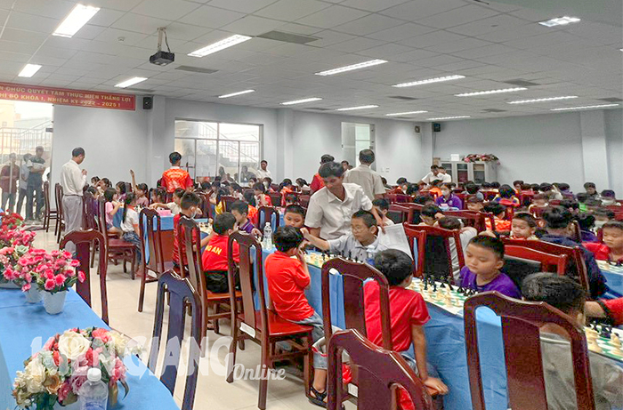 Trên 150 kỳ thủ tham gia giải cờ vua trẻ đồng bằng sông Cửu Long