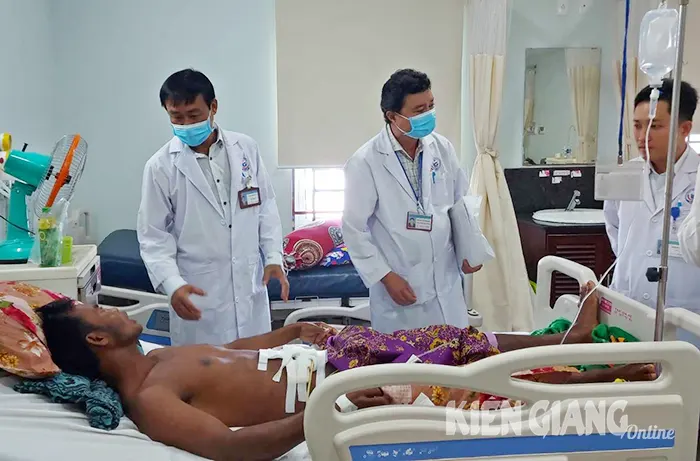 Cứu kịp thời một người dân Campuchia bị trâu húc thủng bụng