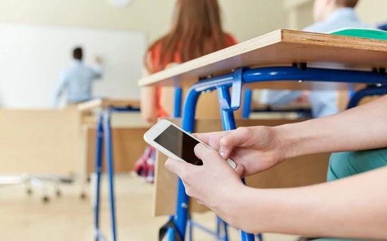New Zealand sẽ cấm sử dụng điện thoại di động trong trường học