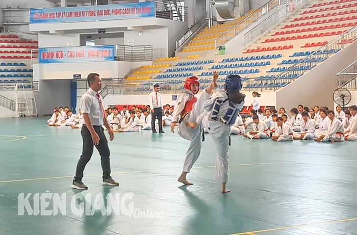 118 võ sinh Kiên Giang thi thăng đẳng Taekwondo