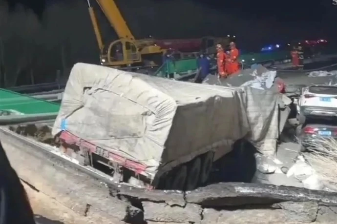 Trung Quốc: Sập đường cao tốc ở Nội Mông gây nhiều thương vong