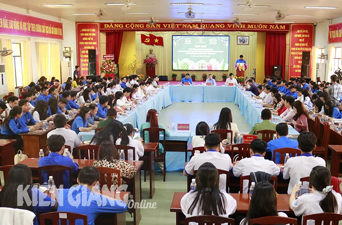 Kiên Giang họp mặt giáo viên, học sinh, sinh viên dịp tết 