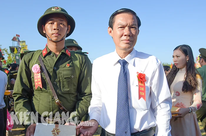 Huyện Vĩnh Thuận có 110 thanh niên nhập ngũ
