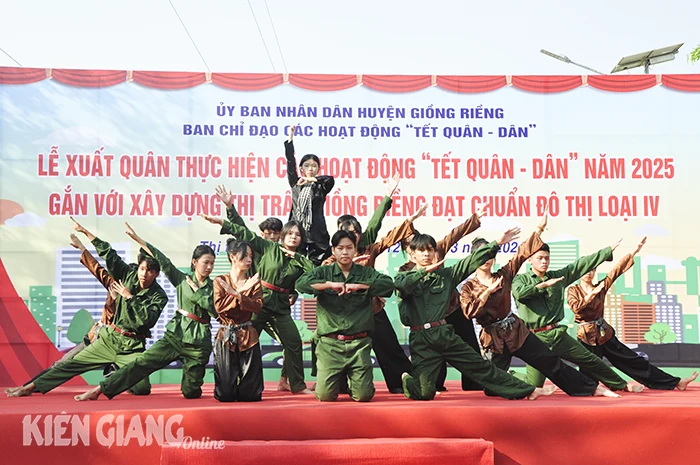 Hỗ trợ gần 6 tỷ đồng tại lễ xuất quân Tết quân - dân  của huyện Giồng Riềng