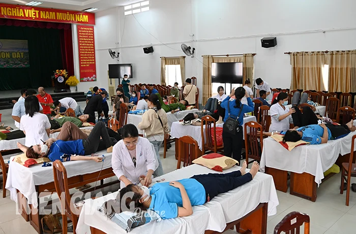 Hơn 500 người tham gia ngày hội hiến máu tình nguyện