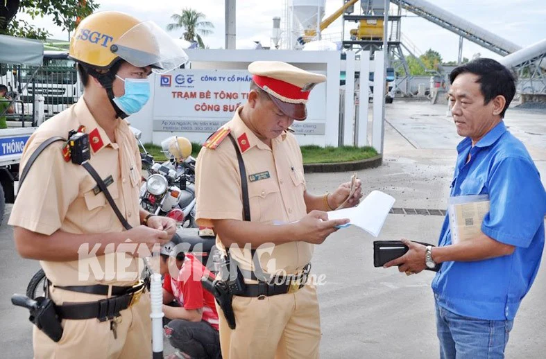 Thủ tướng Phạm Minh Chính gửi thư khen lực lượng cảnh sát giao thông