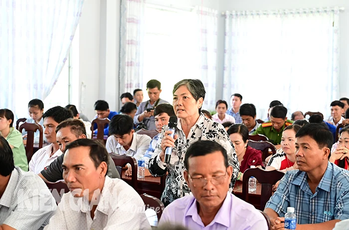 Đại biểu Quốc hội tiếp xúc cử tri huyện Vĩnh Thuận