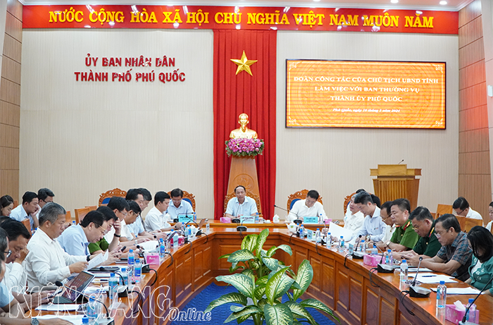 Chủ tịch UBND tỉnh Kiên Giang Lâm Minh Thành làm việc với Ban Thường vụ Thành ủy Phú Quốc 