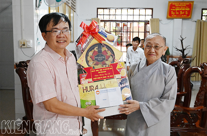 Chúc mừng Đại lễ Phật đản tại huyện Tân Hiệp