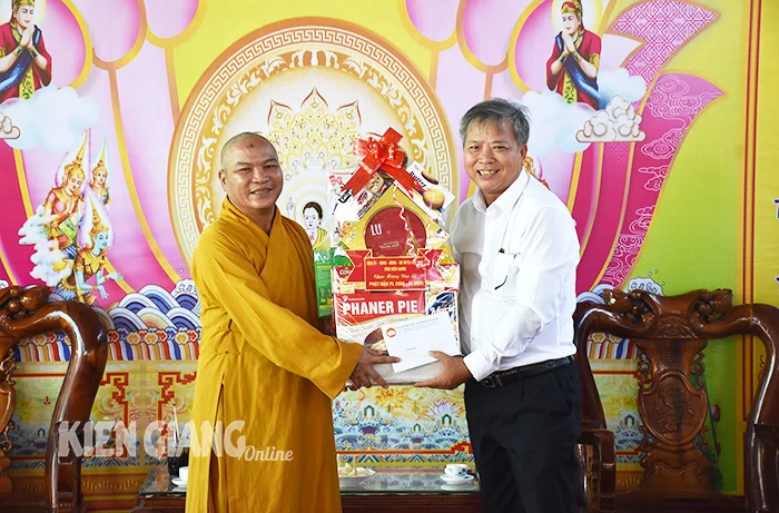 Chúc mừng Đại lễ Phật đản tại huyện Gò Quao
