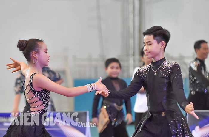 Gần 20 đoàn vận động viên tham dự giải khiêu vũ thể thao tỉnh Kiên Giang mở rộng