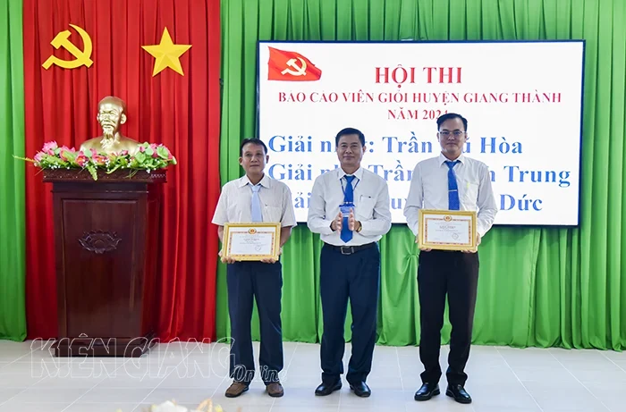 16 thí sinh tham gia hội thi báo cáo viên giỏi huyện Giang Thành