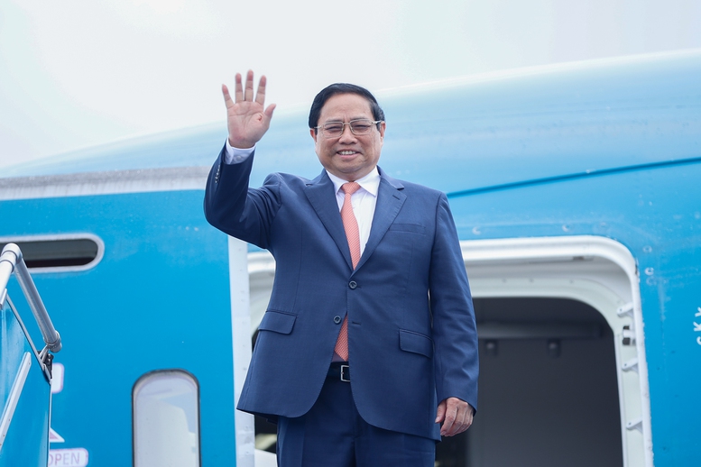 Thủ tướng Phạm Minh Chính lên đường dự hội nghị của Diễn đàn Kinh tế thế giới