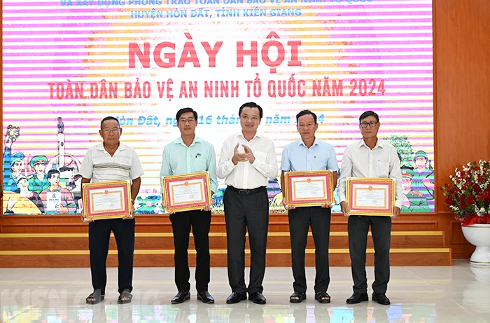 Hòn Đất tích cực thực hiện phong trào  toàn dân bảo vệ an ninh Tổ quốc