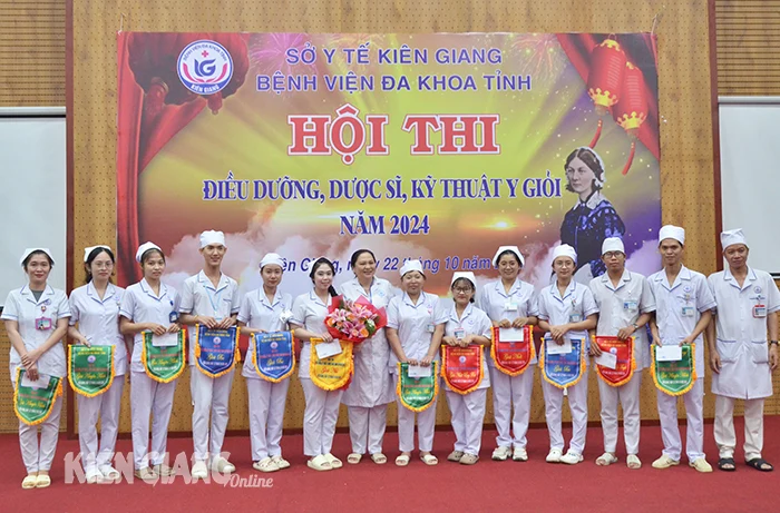 227 thí sinh tham gia kiểm tra tay nghề và hội thi điều dưỡng viên giỏi